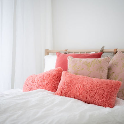 Lammfellkissen | Kurzhaar | Neuseeland | Doppelseitig | 30x60 cm Korallen Pfirsich