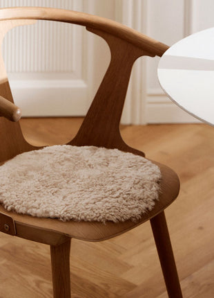 Lammfell Stuhlauflage | Kurzhaar | Neuseeland | D34 cm Mondlicht